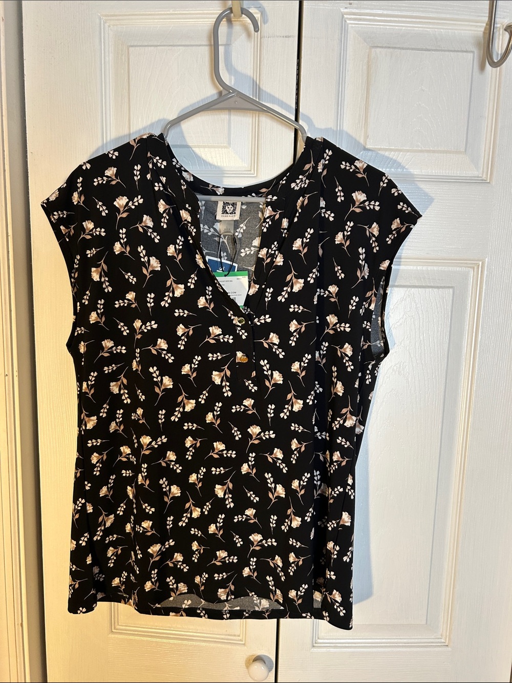 NWT Anne Klein top